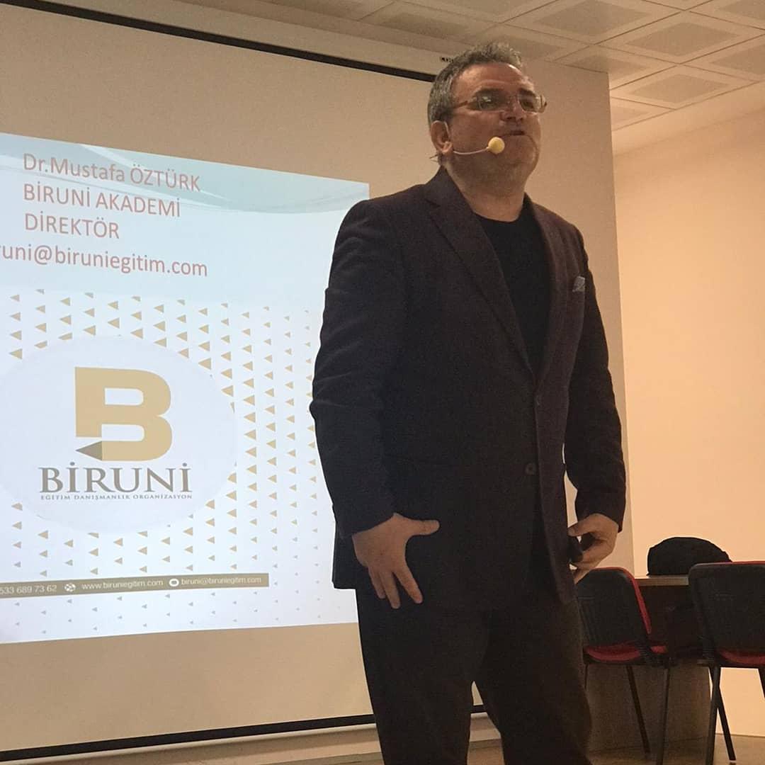 Beden Dili: Sözsüz İletişimin Sessiz Gücü İletişimin yüzde 70’i sözsüz gerçekleşir. Beden dili, duyguların en açık tercümanıdır. 